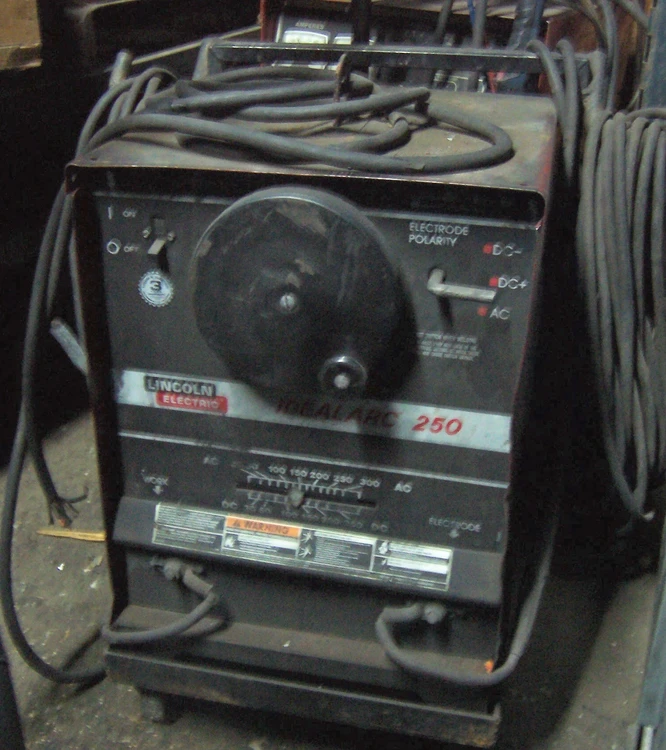 LINCOLN IDEALARC AC/DC 250 Welders, Arc | Cleveland Machinery Sales, Inc.